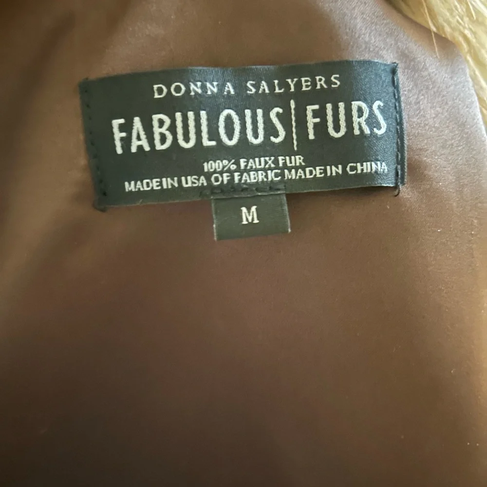 BRAND NEW Red Fox Faux Fur Shawl Collar Coat – Women’s Size M - Picture 2 of 4